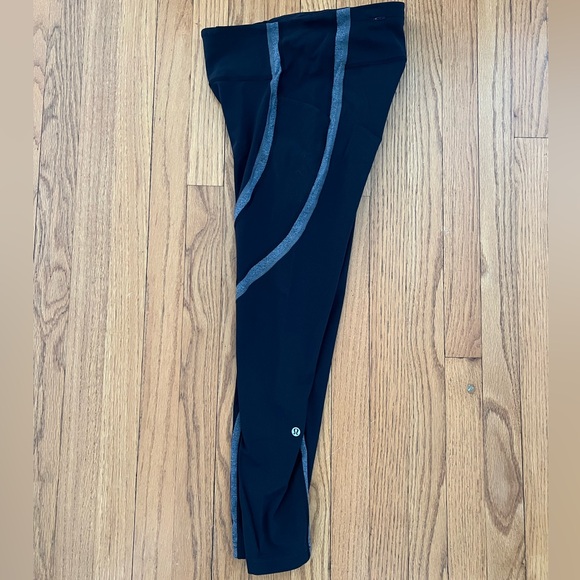 Lululemon Black Leggings with Grey Detailing (Size 6) - Picture 7 of 9